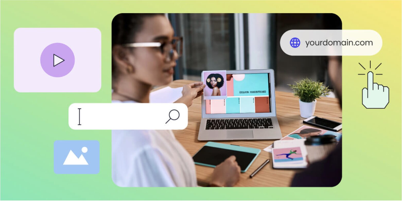 Ilustración de una persona diseñando una pagina web y comparando opciones