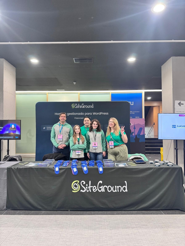 Foto del equipo de SiteGround en la WordCamp de Madrid